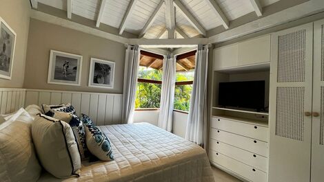 Baleia, 6 dormitórios, piscina, espaço gourmet, em condomínio fechado