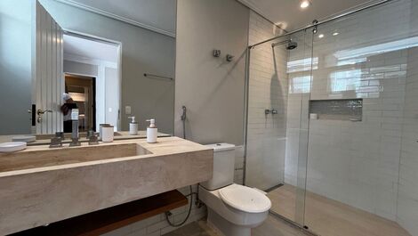 Baleia, 6 dormitórios, piscina, espaço gourmet, em condomínio fechado