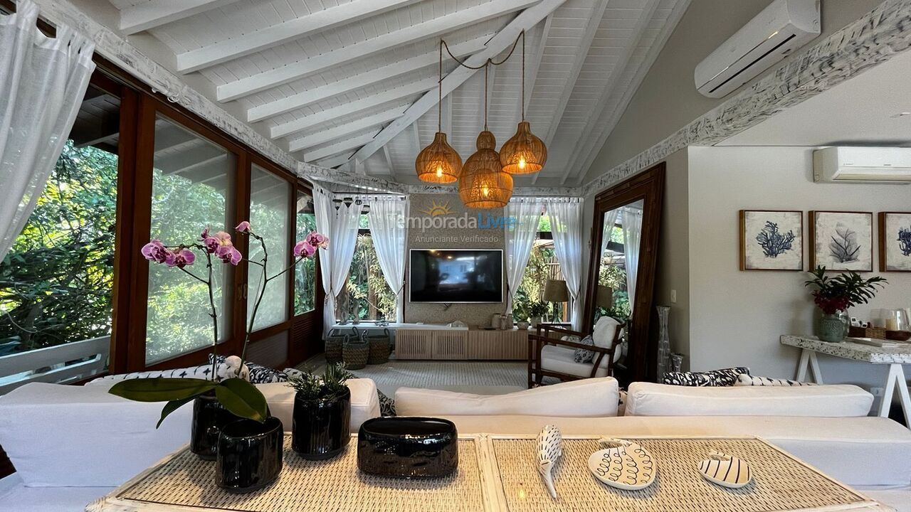 Casa para aluguel de temporada em São Sebastião (Praia da Baleia)