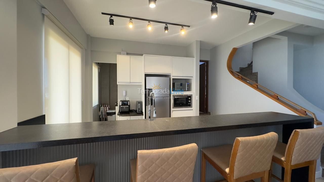 Apartamento para aluguel de temporada em Bombinhas (Praia de Bombas)