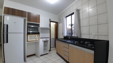 132 - Ubicado en Avenida Principal de Bombas - Apartamento con 02...