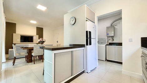 3 Suites de Alto Estándar para Alquiler por Temporada, Rua 292, Meia Praia, Itapema