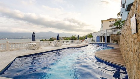 ¡Un Oasis en São Sebastião! Apartamento con vistas al mar ¡Fantástico!