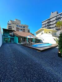 Spacious house in Mariscal with pool for up to 25 people