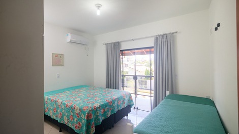 Amplia propiedad con piscina en la playa Mariscal