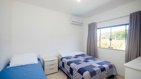 Amplia propiedad con piscina en la playa Mariscal