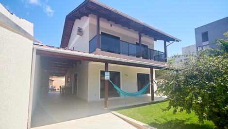 Amplia propiedad con piscina en la playa Mariscal