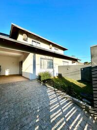 Spacious townhouse with 3 bedrooms in Canto Grande