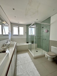 Baleia, 8 suítes, piscina priv., espaço gourmet, 16 pessoas