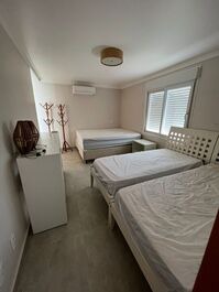 ¡Disponible para Nochevieja! Casa en urbanización cerrada con 4 suites y piscina climatizada.