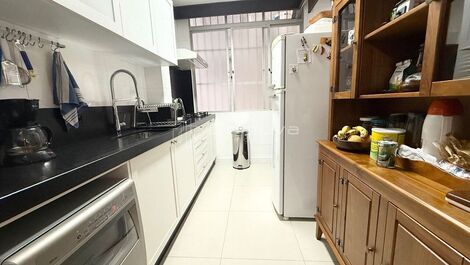 Seasonal rental in the seafront block with 3 bedrooms in Balneário Camboriú