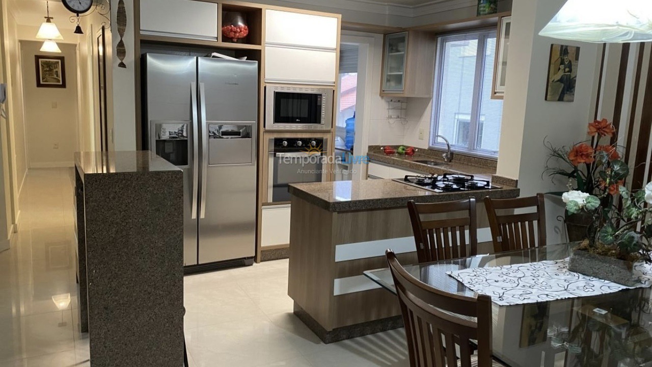 Apartamento para aluguel de temporada em Bombinhas (Praia de Bombas)