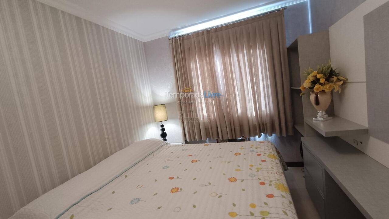 Apartamento para aluguel de temporada em Itapema (Meia Praia)