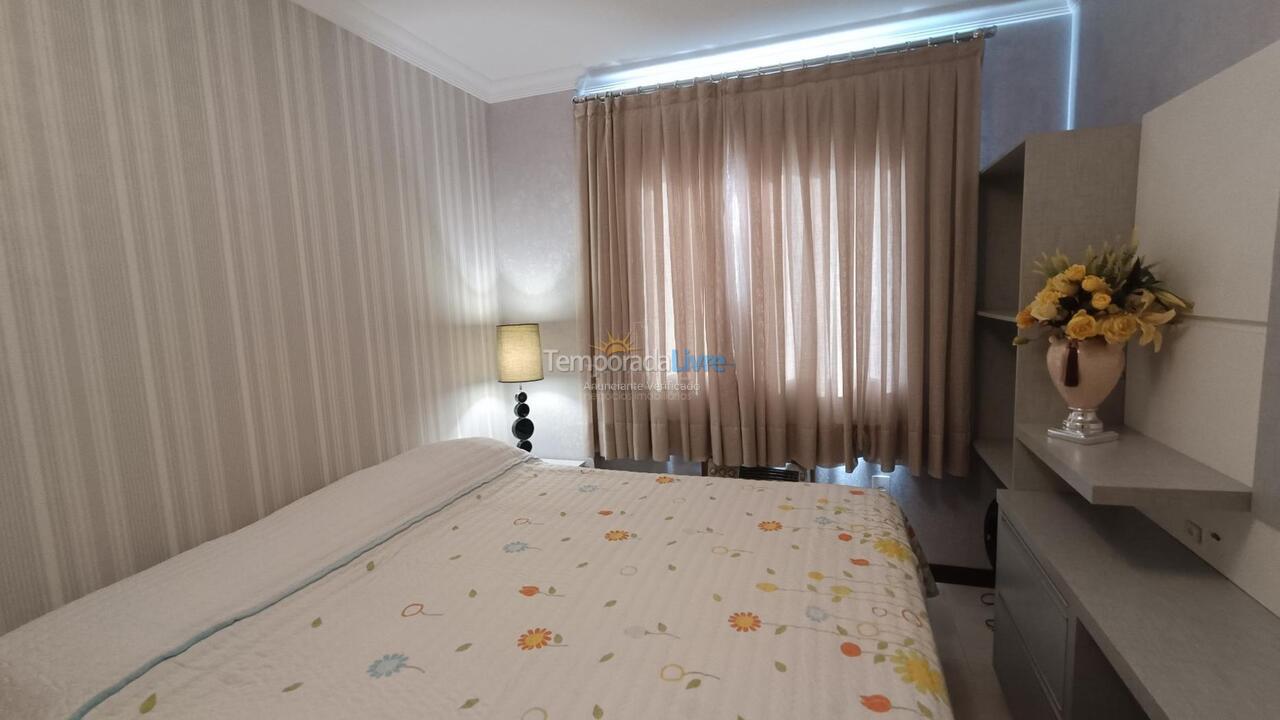 Apartamento para aluguel de temporada em Itapema (Meia Praia)