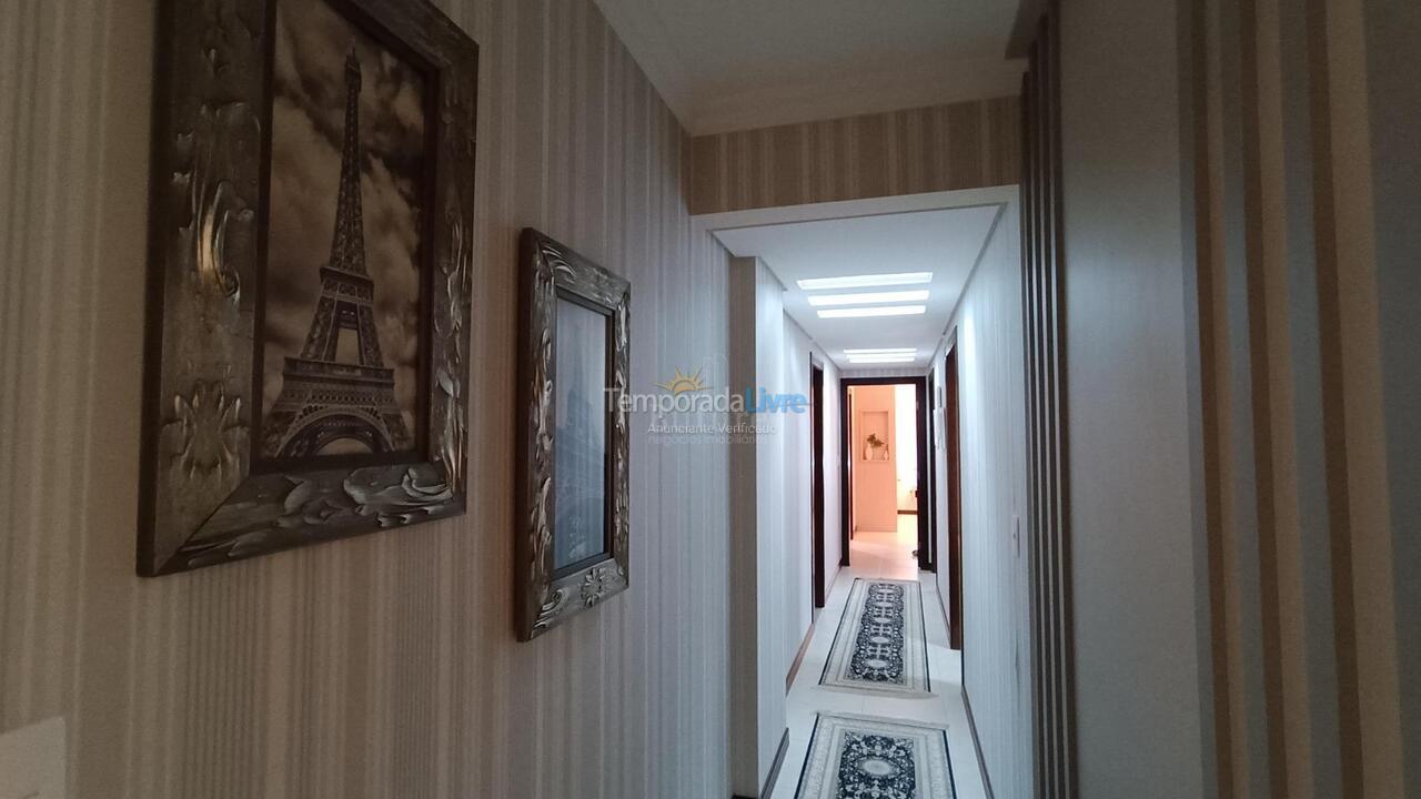 Apartamento para aluguel de temporada em Itapema (Meia Praia)