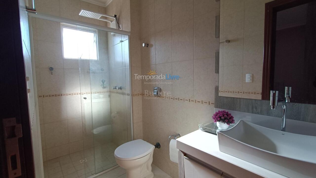 Apartamento para aluguel de temporada em Itapema (Meia Praia)