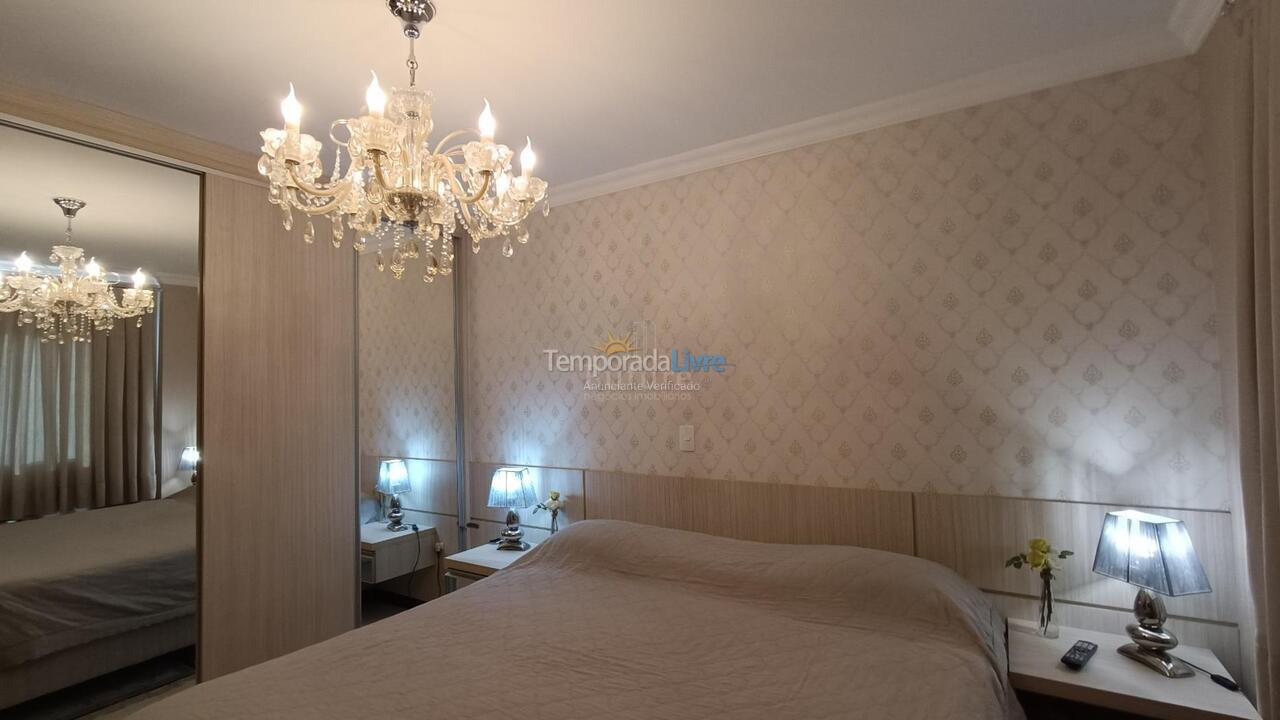 Apartamento para aluguel de temporada em Itapema (Meia Praia)