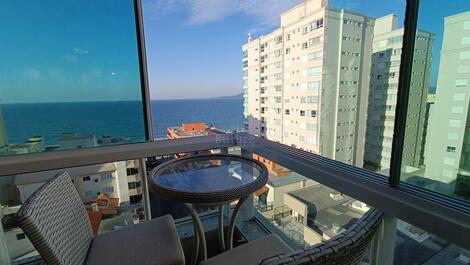 HERMOSO AP QUADRA MAR CON 3 SUITES FINA MOBILIA