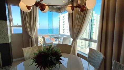 HERMOSO AP QUADRA MAR CON 3 SUITES FINA MOBILIA