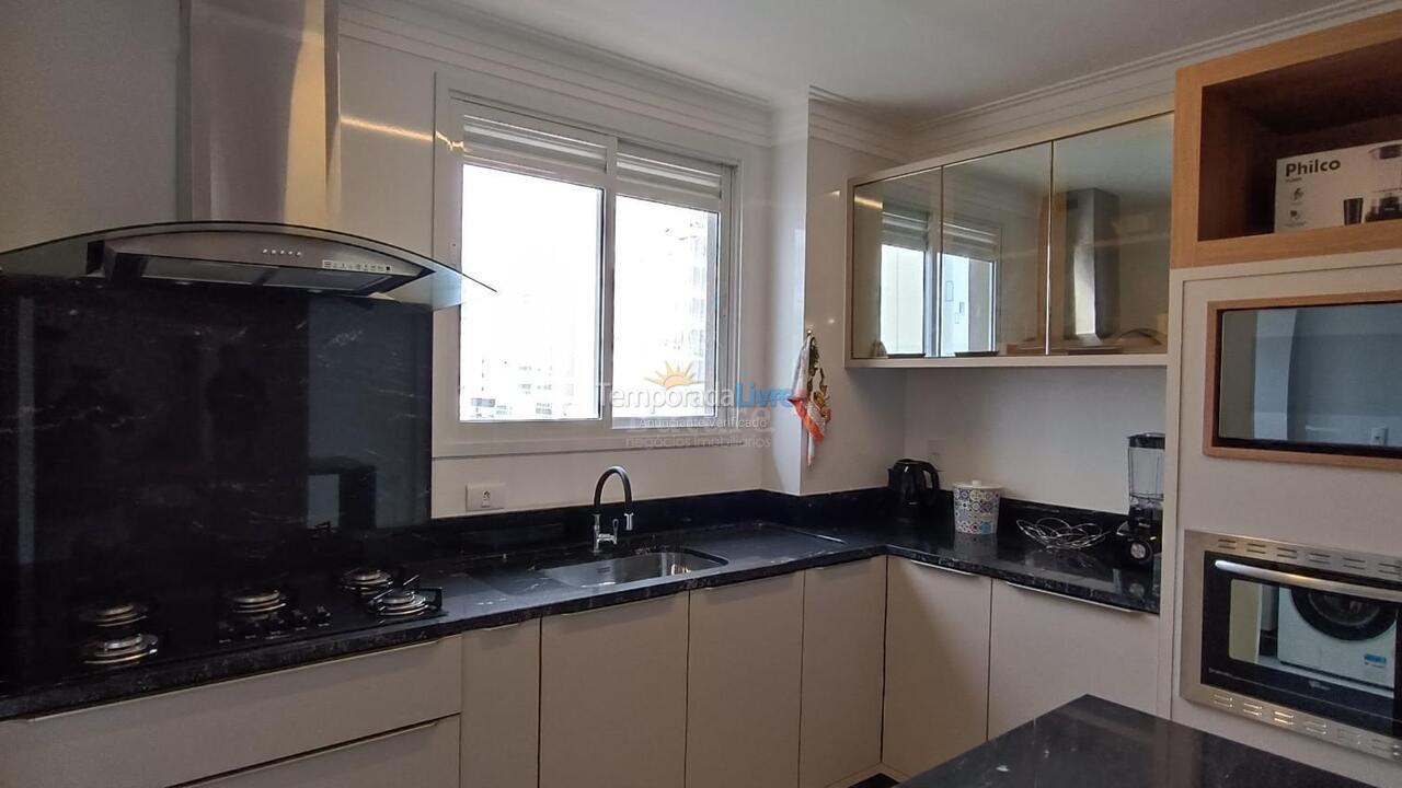 Apartamento para aluguel de temporada em Itapema (Meia Praia)