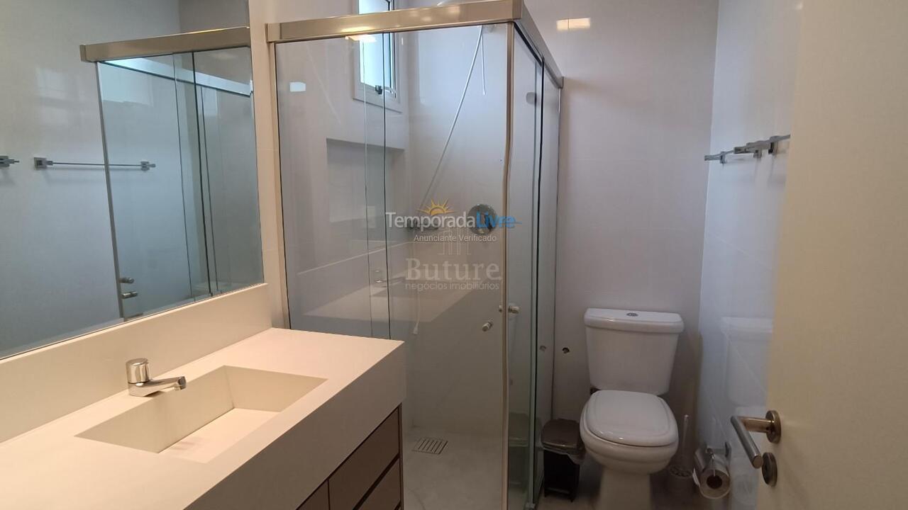 Apartamento para aluguel de temporada em Itapema (Meia Praia)