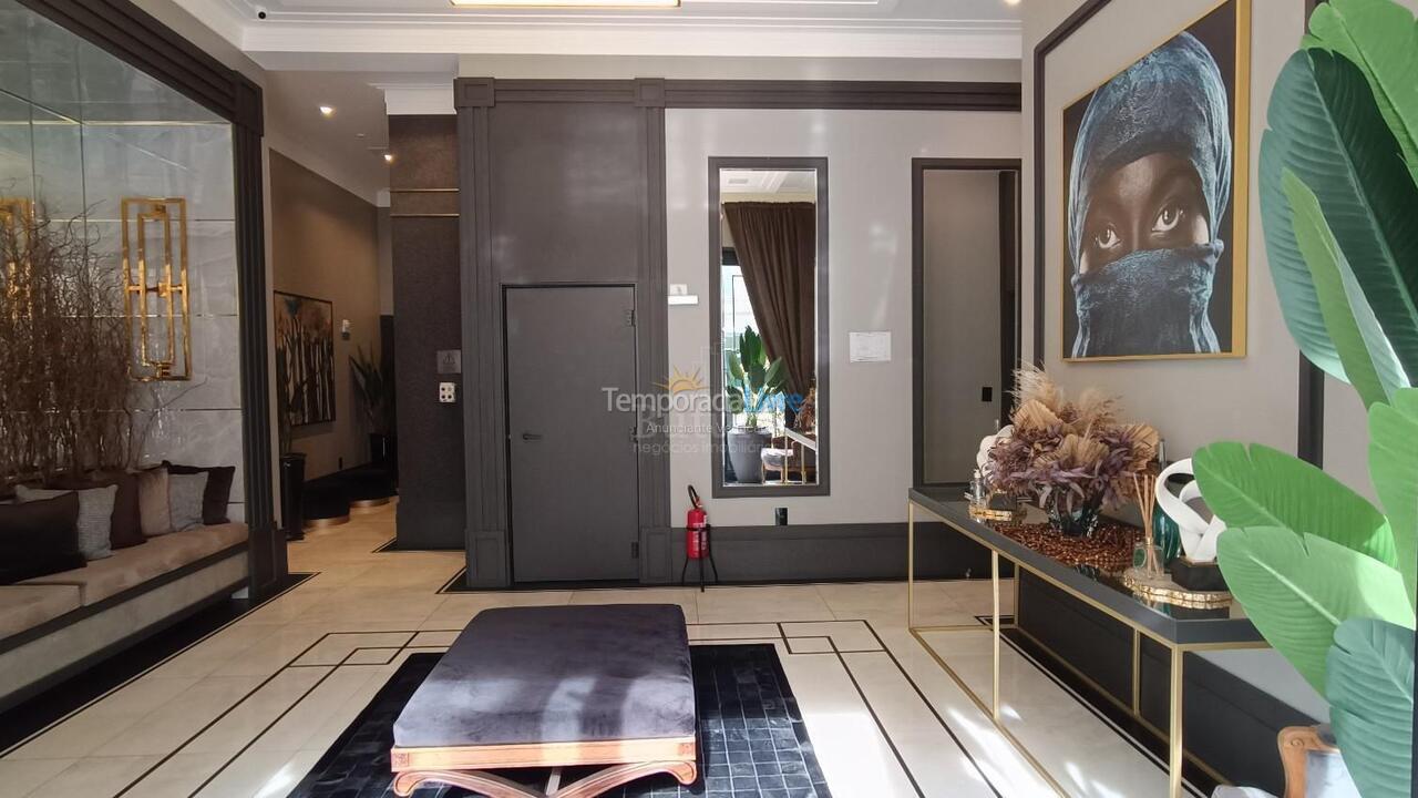 Apartamento para aluguel de temporada em Itapema (Meia Praia)