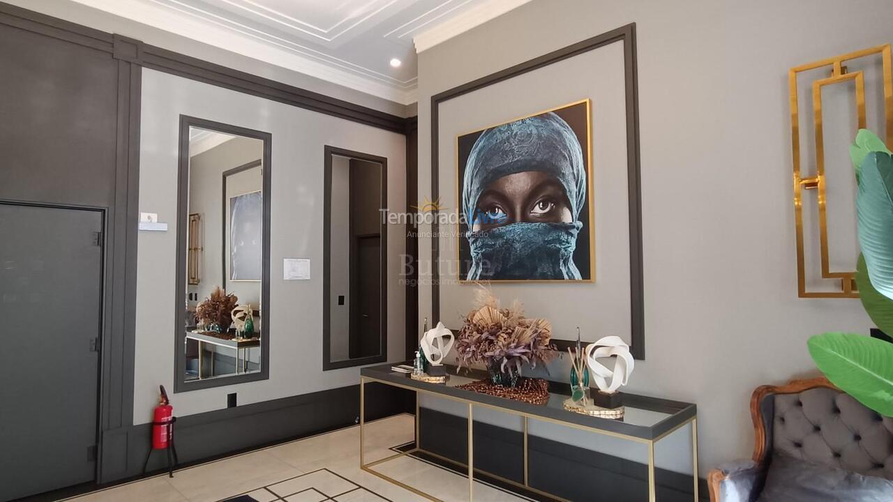 Apartamento para aluguel de temporada em Itapema (Meia Praia)