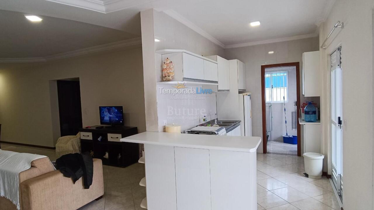 Apartamento para aluguel de temporada em Itapema (Meia Praia)