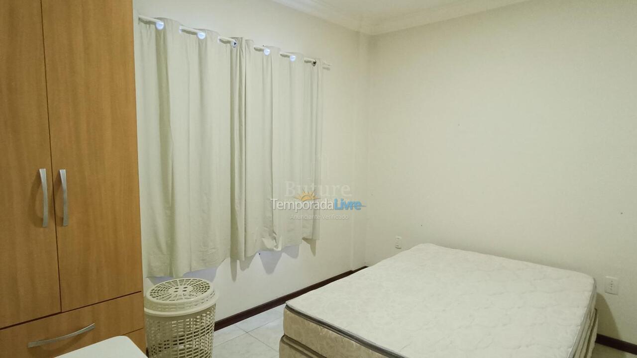 Apartamento para aluguel de temporada em Itapema (Meia Praia)