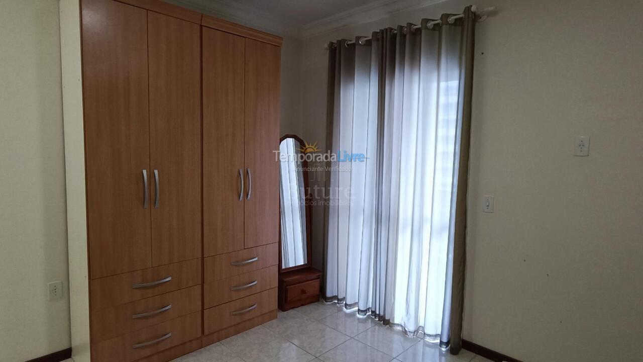 Apartamento para aluguel de temporada em Itapema (Meia Praia)