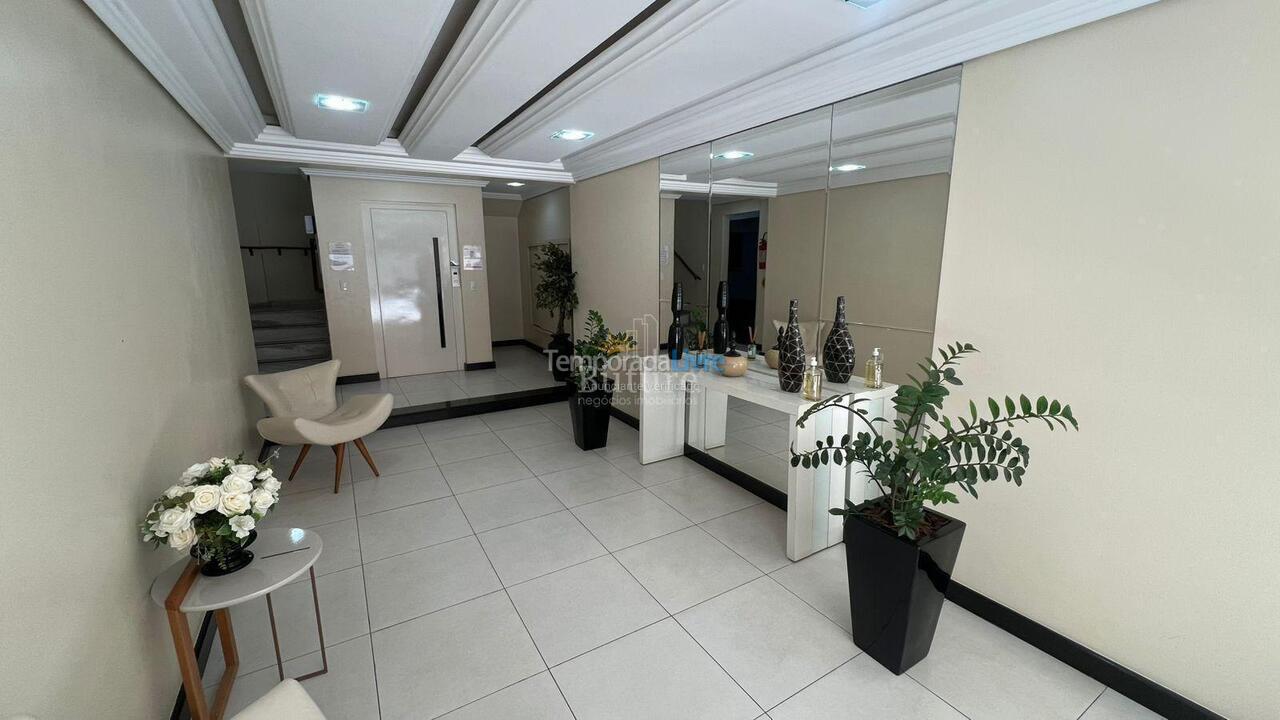 Apartamento para aluguel de temporada em Itapema (Meia Praia)