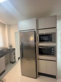 BEAUTIFUL AND SPACIOUS APARTMENT WITH 3 SUITES, LEFT, 2ND AV.