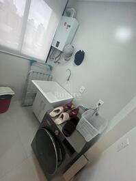 BEAUTIFUL AND SPACIOUS APARTMENT WITH 3 SUITES, LEFT, 2ND AV.