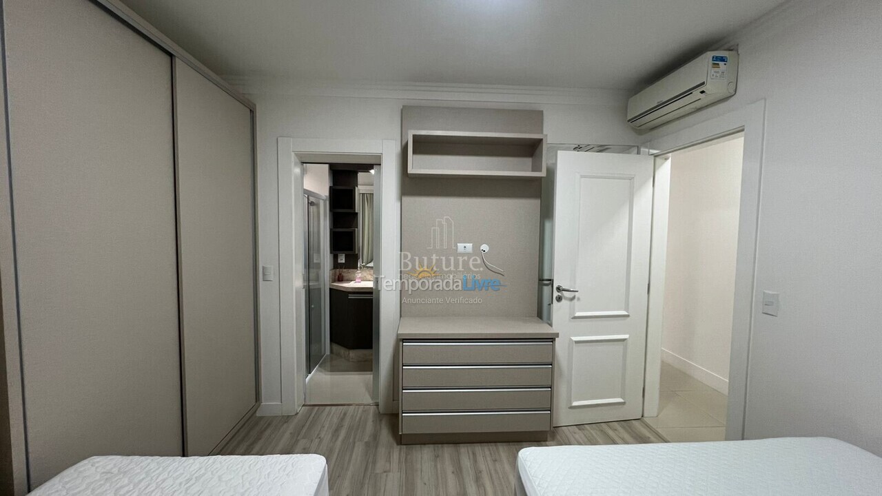 Apartamento para aluguel de temporada em Itapema (Meia Praia)