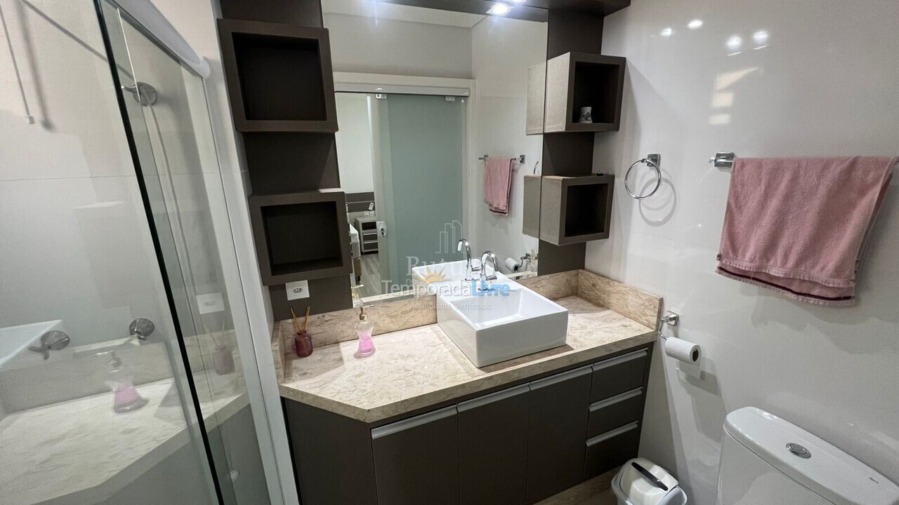 Apartamento para aluguel de temporada em Itapema (Meia Praia)