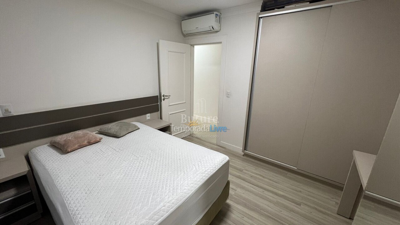 Apartamento para aluguel de temporada em Itapema (Meia Praia)