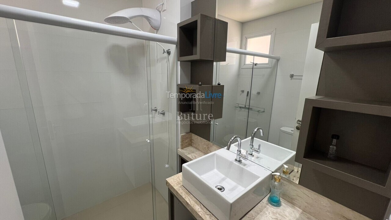 Apartamento para aluguel de temporada em Itapema (Meia Praia)