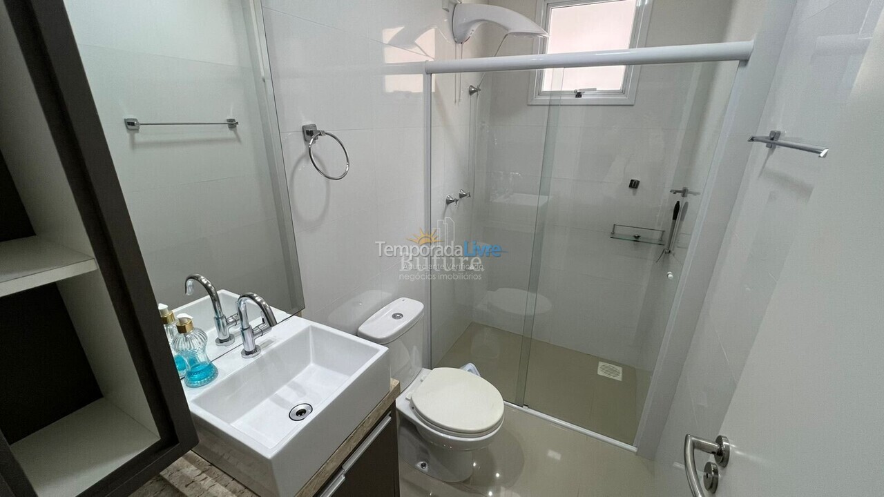 Apartamento para aluguel de temporada em Itapema (Meia Praia)