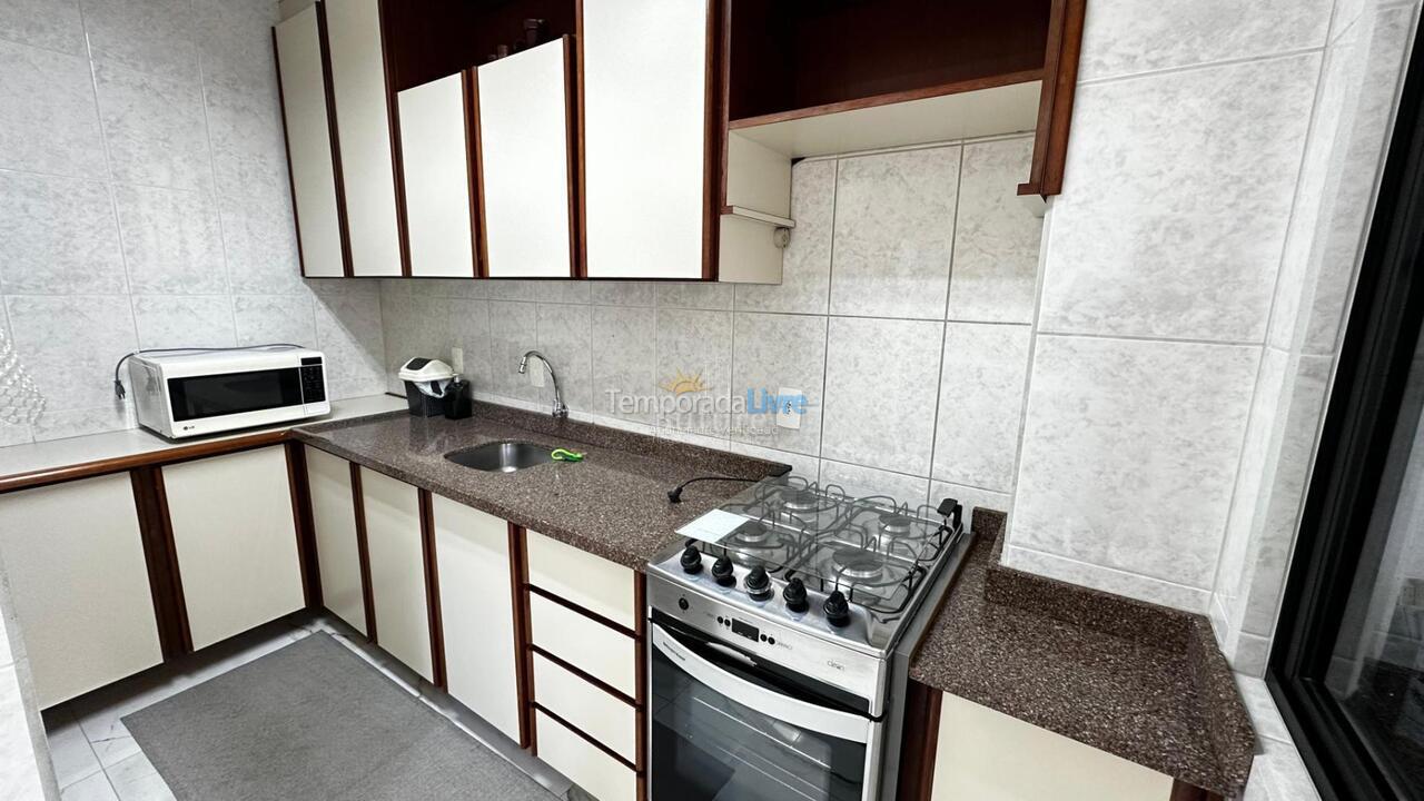 Apartamento para aluguel de temporada em Itapema (Meia Praia)