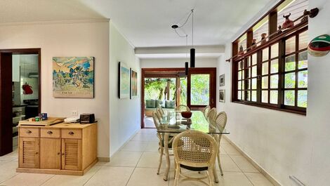 Praia da Baleia, 10 pessoas, 4 quartos, piscina comum, churrasq. priv.