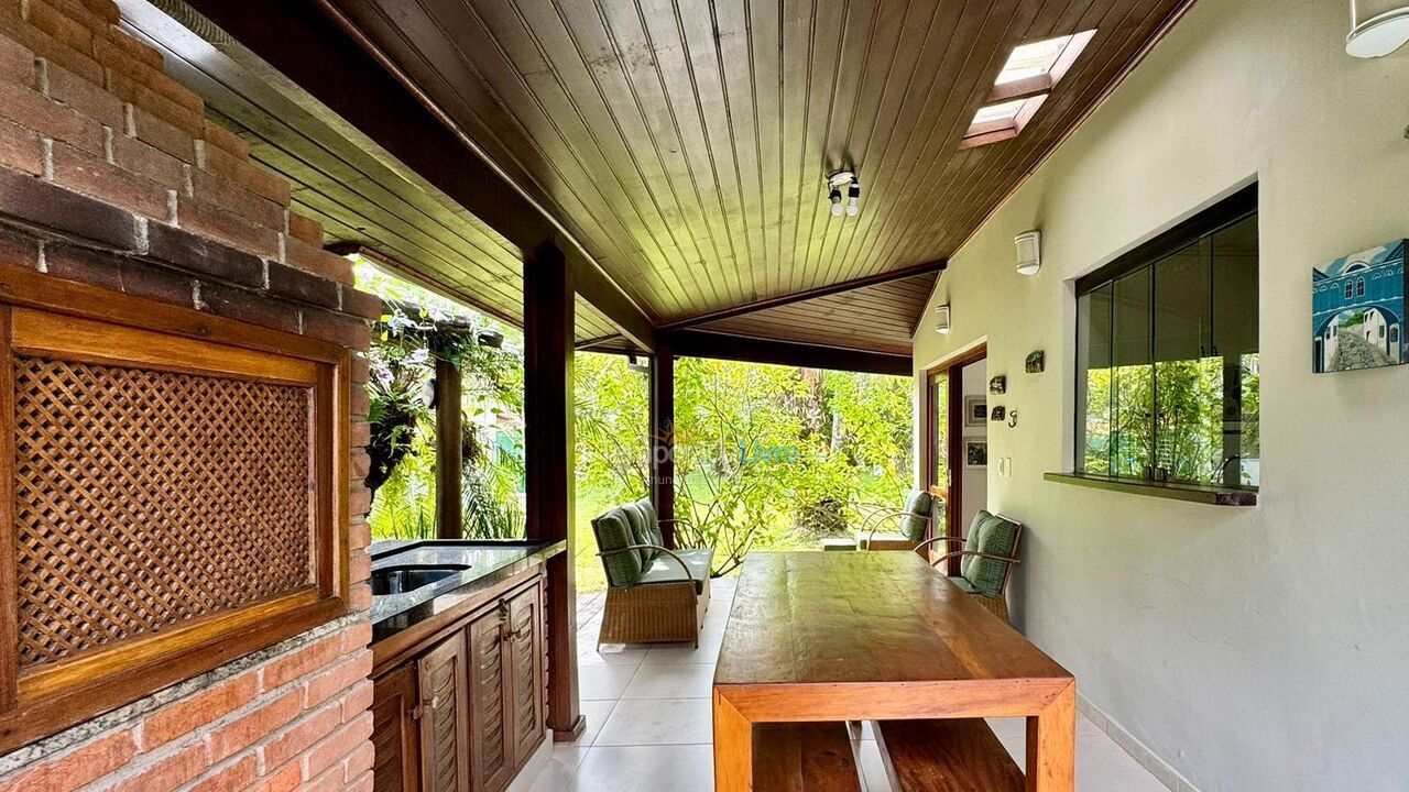 Casa para aluguel de temporada em São Sebastião (Praia da Baleia)