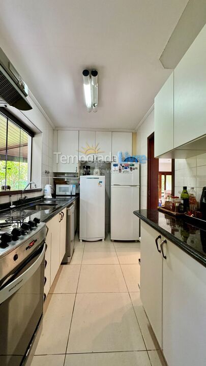 Casa para aluguel de temporada em São Sebastião (Praia da Baleia)