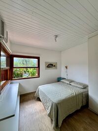 Praia da Baleia, 10 pessoas, 4 quartos, piscina comum, churrasq. priv.