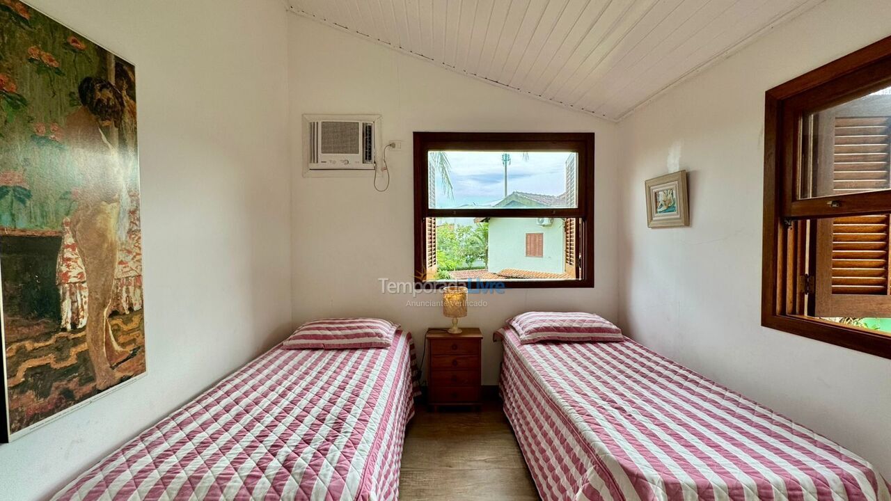 Casa para aluguel de temporada em São Sebastião (Praia da Baleia)