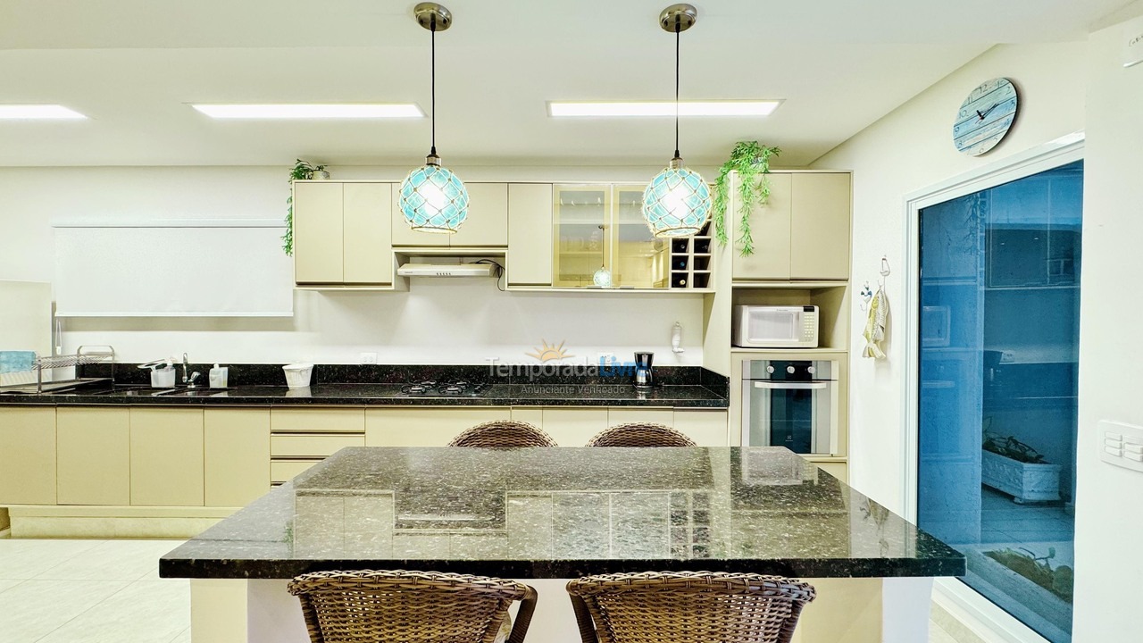 Apartamento para aluguel de temporada em Guarujá (Enseada)