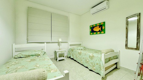 Enseada - Cobertura Quadra Mar - Ar Condicionado - 8 Pessoas