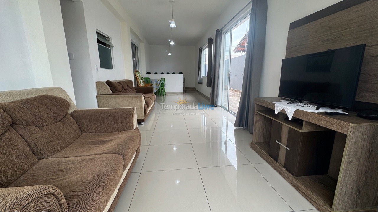 Casa para aluguel de temporada em Bombinhas (Praia de Bombinhas)