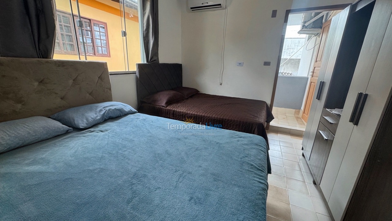 Casa para aluguel de temporada em Bombinhas (Praia de Bombinhas)