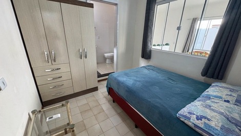 Casa para até 25 pessoas no centro de Bombinhas, a 120m da praia