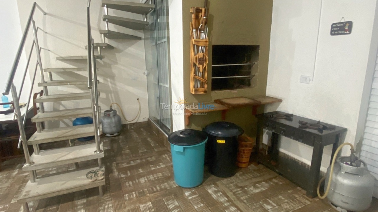 Casa para aluguel de temporada em Bombinhas (Praia de Bombinhas)